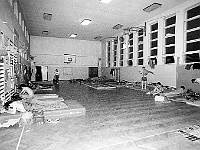 Ebi 1987 Lisak 16  Sezimovo Ústí - tělocvična socialistické školy. Ideální ležení pro Spanilou jízdu.