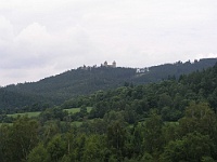 Ebi 2010 Riha 167  Hrad Kašperk signalizuje blízkost Kašperských hor.