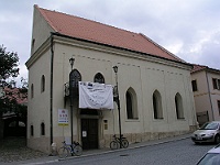 Ebi 2012 Riha 096  Dvoupodlažní synagoga Maior z roku 1639, v současnosti rekonstruovaná.