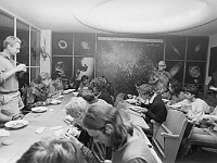 Ebi 1986 Lisak 02  Pracovní večeře Ebicyklu v hale Hvězdárny ve Valmezu. Zleva K. Semerák, J. Kroutil, V. Janeček, stojící vzadu v brýlích ředitel Hvězdárny Ing. B. Maleček, vpravo u zdi pH S. J.