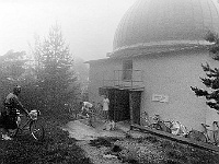 Ebi 1987 Lisak 12  Deštivý start další etapy z Koperníkovy kopule na Kleti.