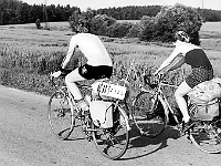 Ebi 1987 Lisak 57  Holky toho vždycky vezou trochu víc... Vlevo Libor Malý, vpravo Lucie Čejková.