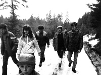Rej 1987 Lisak 20  V popředí Mirek Navrátil, vzadu kudrnatý v kostkovaných kalhotách Jiří Špryňar, vedle něj Jiří Grygar