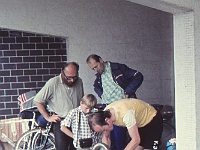 EBI 1988 Sir 002  Sobota 2. 7. 1988. Rojení ebicyklistů na HaP Prešov. Zleva Olda Navrátil, Mirek Navrátil, vzadu Josef Vondrouš, u kola Zdeněk Soldát