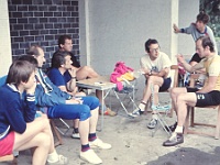 EBI 1988 Sir 004  Sobota 2. 7. 1988. Rojení ebicyklistů na HaP Prešov. Úplně vlevo Karel Trutnovský, Josef Vondrouš, u stolku v modrém tričku František Vaclík, za ním Zdeněk Zdeněk. V brýlích Karel Bejček, v žlutém tričku Zdeněk Soldát, za ním vzadu Vláďa Karl, úplně vpravo Mirek Navrátil