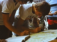 EBI 1988 Sir 014  Neděle 3. 7. 1988. HaP Prešov - nad mapami před startem etapy