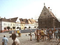 EBI 1988 Sir 020  Neděle 3. 7. 1988. Ebicyklisté na náměstí v Bardejově