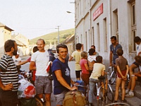 EBI 1988 Sir 030  Středa 6. 7. 1988 Medzev. Úplně vlevo Jaromír Grich, vousatý Václav Přibáň, vedle Josef Vondrouš a František Vaclík. Vzadu v modrém tričku Ivoš Míček