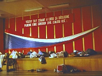 EBI 1988 Sir 032  Čtvrtek 7. 7. 1988 Medzev - spaní na pódiu místního kulturáku