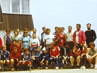 EBI 1988 Sir 044  Sobota 9. 7. 1988. Společné foto před budovou AsÚ SAV ve Staré Lesné. Zleva stojící: TV, Martin Píštěk, Marek Vorel, za ním v zákrytu Zdeněk Soldát, Blanka Matýsková, za ní v zákrytu Michal Stánec, Mária Neupauerová, za ní v zákrytu Václav Přibáň. V pruhovaném tričku Kamil Galuščák, František Vaclík, Jaroslav Čorba (TV), Robo Rosa, za ním v zákrytu Maroš Silný, Josef Bartoška, Karel Bejček, Zdeněk Štoreka Roman Piffl. Sedící zleva: Jiří Skála, Zdeněk Zdeněk, nad ním Ivoš Míček, Víťa Janeček, za ním schovaný Jiří Neuman. Martin Křižovič, v bílé čepici Karel Trutnovský, Otto Pósa, Laco Hric (AsÚ), Jeník Hollan, Josef Vondrouš a Jiří Kroutil.
