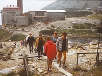 EBI 1988 Sir 047  Sobota 9. 7. 1988 Skalnaté pleso. V popředí vpravo Maroš Silný, za ním Víťa Janeček