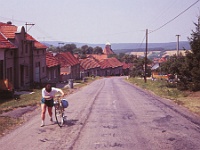 EBI 1989 Sir 005  Nultá etapa Veselí - Olomouc sobota 8. 7. 1989. Mária Neupauerová zdolává stoupání v obci Jestřabice