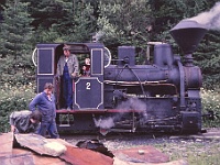 EBI 1989 Sir 089  Sedmá etapa sobota 15. 7. 1989 Vychylovka - zauhlování parní lokomotivy (uhlí se tam nakládalo v kýblech...)