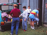 EBI 1992 Sir 004  Neděle 12. 7. 1992 HaP České Budějovice. Laděna Vacířová (zády), Mirka Štorková (obě vozová hradba), Jan Veselý, Jaroslav Soumar (zády), Tomáš Stařecký