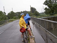 Ebi 2008 Ottakarka 022  Ve Strážském překonáváme řeku Laborec mokrou galuskou.