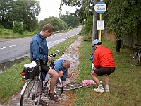 Ebi 2008 Ottakarka 024  Ještě v Humenném postihl Mirka Janatu defekt - propíchnul duši.
