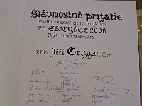 Ebi 2008 Riha 046  Podpisy všech účastníků v pamětní knize.