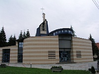 Ebi 2008 Riha 133  Nově postavený kostel v obci Hankovce.