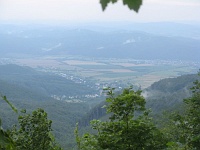 Ebi 2008 Viktor 061  Vihorlat na hřebeni; pohled do ůdolí. Nejvyšší dosažená výška 864m.n.m.