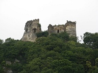 Ebi 2008 Viktor 075  zřícenina hradu Čičava, vlevo se jede na Vranov nad Ťoplou, doprava se jede na přehradu Domaša