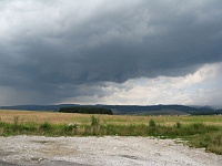 Ebi 2008 Viktor 117  pod Spišským hradem; žene se bouřka, asi bude pršet...