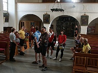 Ebi 2009 Janata 097  5. etapa - Bobrová, Ebicyklisté v kostele sv. Petra a Pavla
