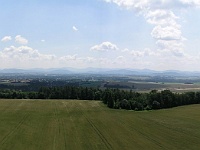 Ebi 2009 Riha 000e  Panoramatický pohled z rozhledny směrem na Beskydy.