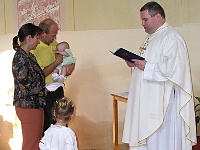 Ebi 2009 Riha 056  Rodina Víti Dostála u křtu druhorozené dcery Karolíny-Barbory.
