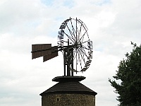 Ebi 2009 Riha 232  Větrný mlýn před Ruprechtovem.