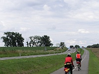 Ebi 2009 Riha 247  Fantastická cyklostezka vedle silnice před Vracovem.