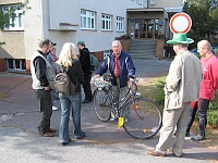 REJ 2009 Viktor IMG 3574  Karel Podžito a jeden z jeho bicyklův.