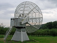 Ebi 2010 Roman Krejci 11  Radiová anténa v areálu observatoře v Ondřejově