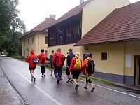 EBI 2010 Ottakarka 068  Mezi kapkami deště směřujeme ze Včelné na Boubín