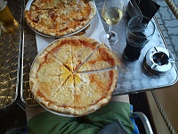Ebi 2011 Melantrich 13  1. etapa - pizza k večeři na náměstí v Námestove