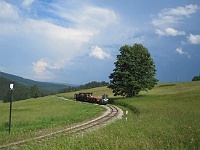 EBI 2011 Ottakarka 023  Vláček naložený turisty dorazil na sedlo z Oravské Lesné.