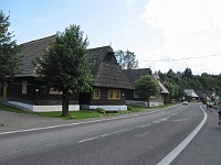 EBI 2011 Ottakarka 041  Starobylé dřevěné domky v Podbielu nebyly součástí skansenu.