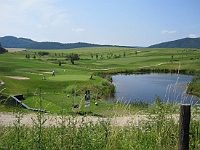 EBI 2011 Ottakarka 076  Pěkně upravené trávníky nejsou pro ovce, nýbrž pro nadšence golfu.