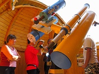 EBI 2011 Ottakarka 079  Mladý astronom amatér Boris Kardoš zasvěceně vypráví o své práci.