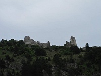 EBI 2011 Ottakarka 101  Nakonec hrad Čachtice objíždíme, ale zato pracují zoomy fotoaparátů.