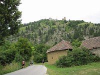 EBI 2011 Ottakarka 102  Čachtický hrad ještš jednou při pohledu z údolí.