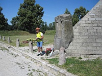 EBI 2011 Ottakarka 135  Náš hejtman uctil památku M. R. Štefánika u jeho pomníku v Ivanke.