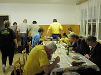 SKI 2011 Ottakarka 31  Páteční večeře byla slavnostní - polévka a knedlo, vepřo, zelo.