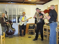 SKI 2011 Ottakarka 38  Muzikanti nám hráli až dlouho do půlnoci.