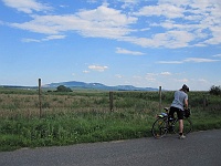 EBI 2012 Ottakarka 057  Myšák a vzadu Pálavské vrchy z Mikulovské vrchoviny.