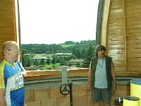 Ebi 2012 Riha 081b  Pan Jašek (vpravo) postupně buduje hvězdárnu využitelnou i pro odborné účely.