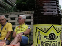 Ebi 2012 Riha 109a  Specialita pivovaru Černá Hora – pivo s medem značky Kvasar.