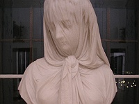 Ebi 2012 Riha 201  Mistrovské dílo z bílého mramoru od G. B. Lombardiho – Žena pod závojem.