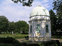 Ebi 2012 Riha 297  Hvězdárna v Holešově je umístěna v zámeckém parku.