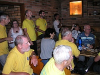 Ebi 2012 Riha 343  Všichni pozorně naslouchají.