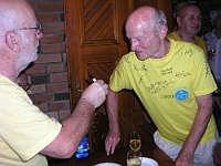 Ebi 2012 Riha 348  Účastníci se podepisují oslavenci Mirkovi Korábovi (70) na triko.